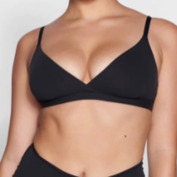 (2232) SKIMS NWT FITS EVERYBODY  CROSSOVER BRALETTE - Picture 2 of 3